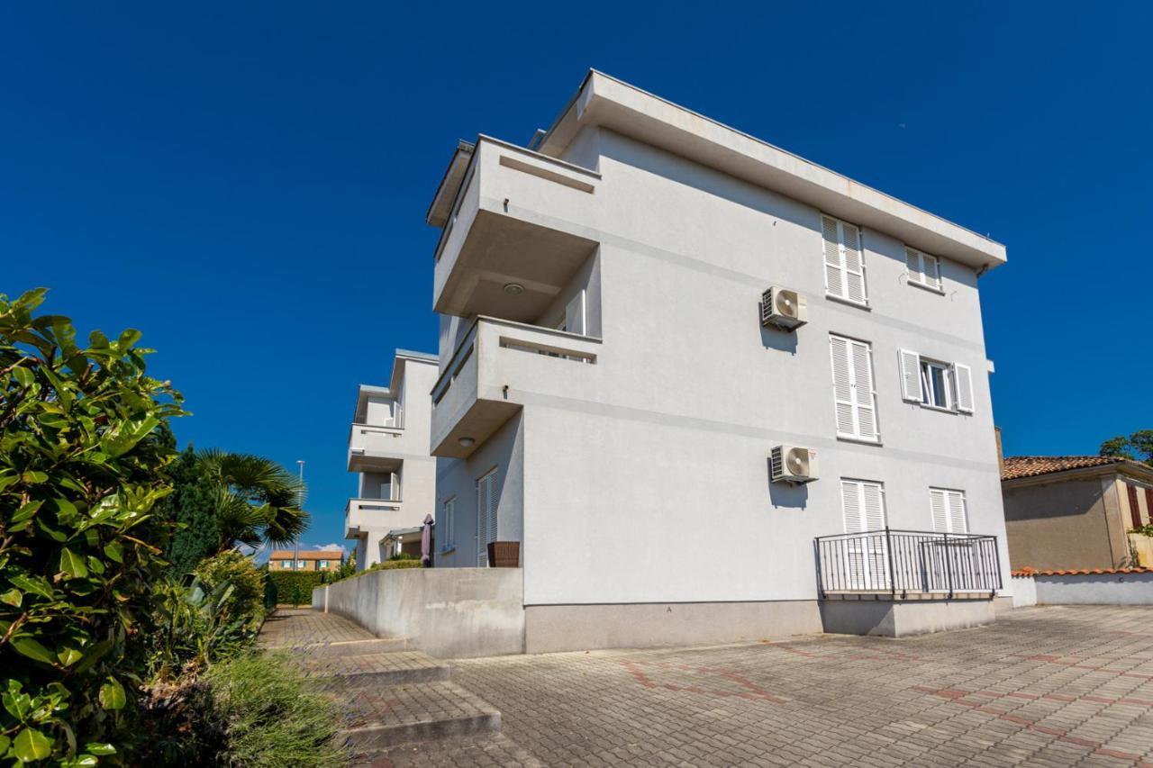 Apartment Demo Malinska Exterior foto